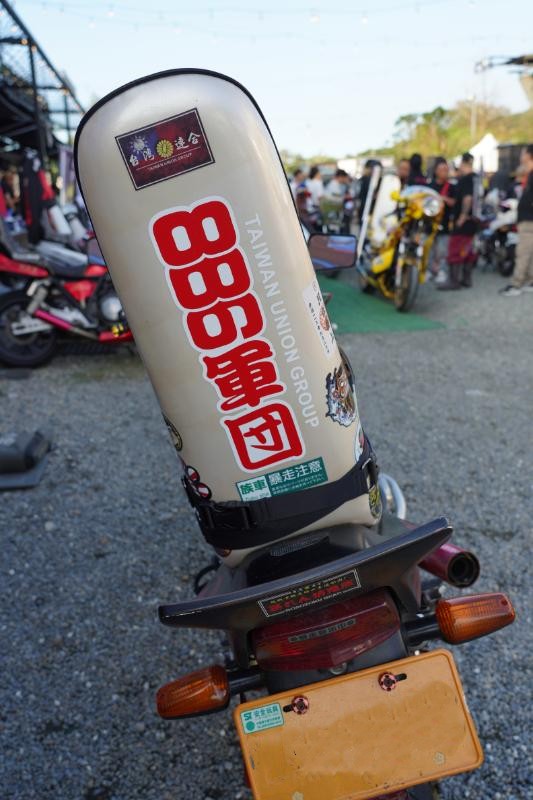 三段シートがシブい台湾のCB400SF