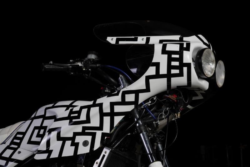 コミネのデュアルカウルを装着したRZ250R