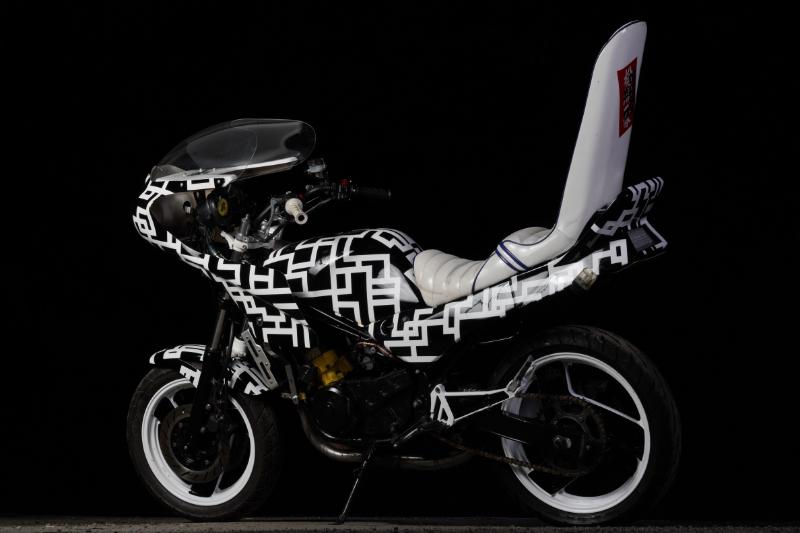 バイカラーで仕上げたRZ250R