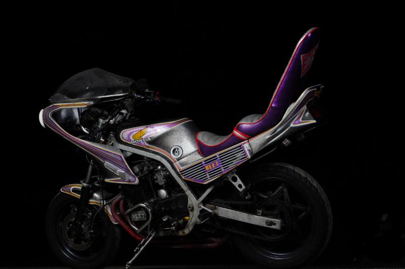 3本巻きのデザインがかっこいいCBR400F