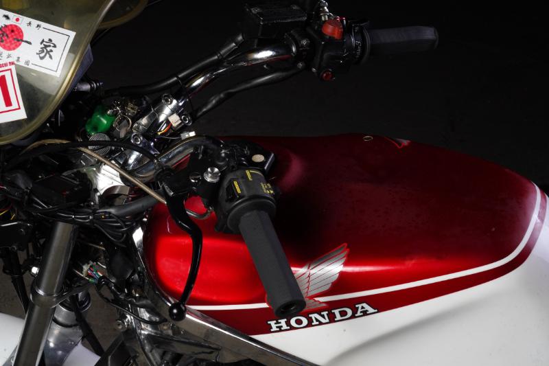 旧車會仕様にカスタムしたCBR400F