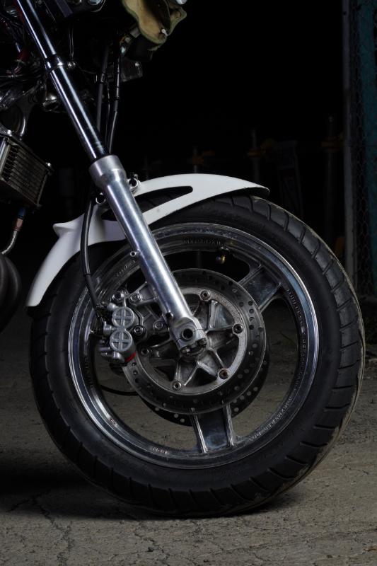 シビエ丸型ライトとどっかん風防を装着したCBR400F