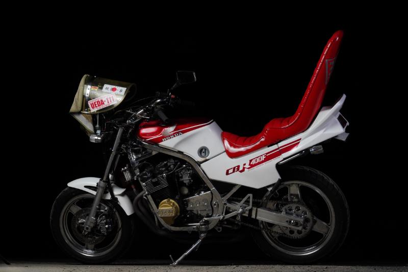 マフラーとエンジンが調整されたCBR400F