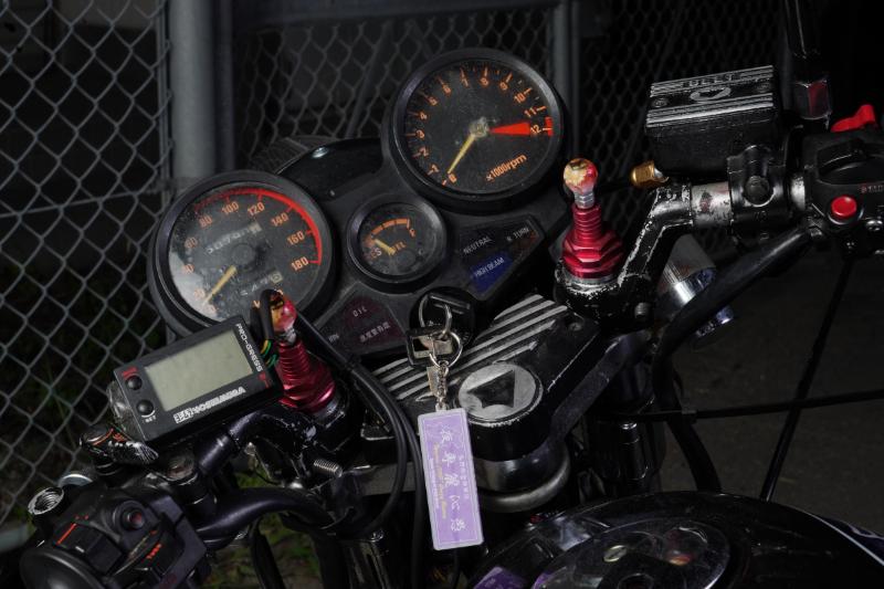 コクピットもしっかり仕上げたCBX400F