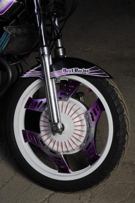 ラメ塗装が映えるCBX400F