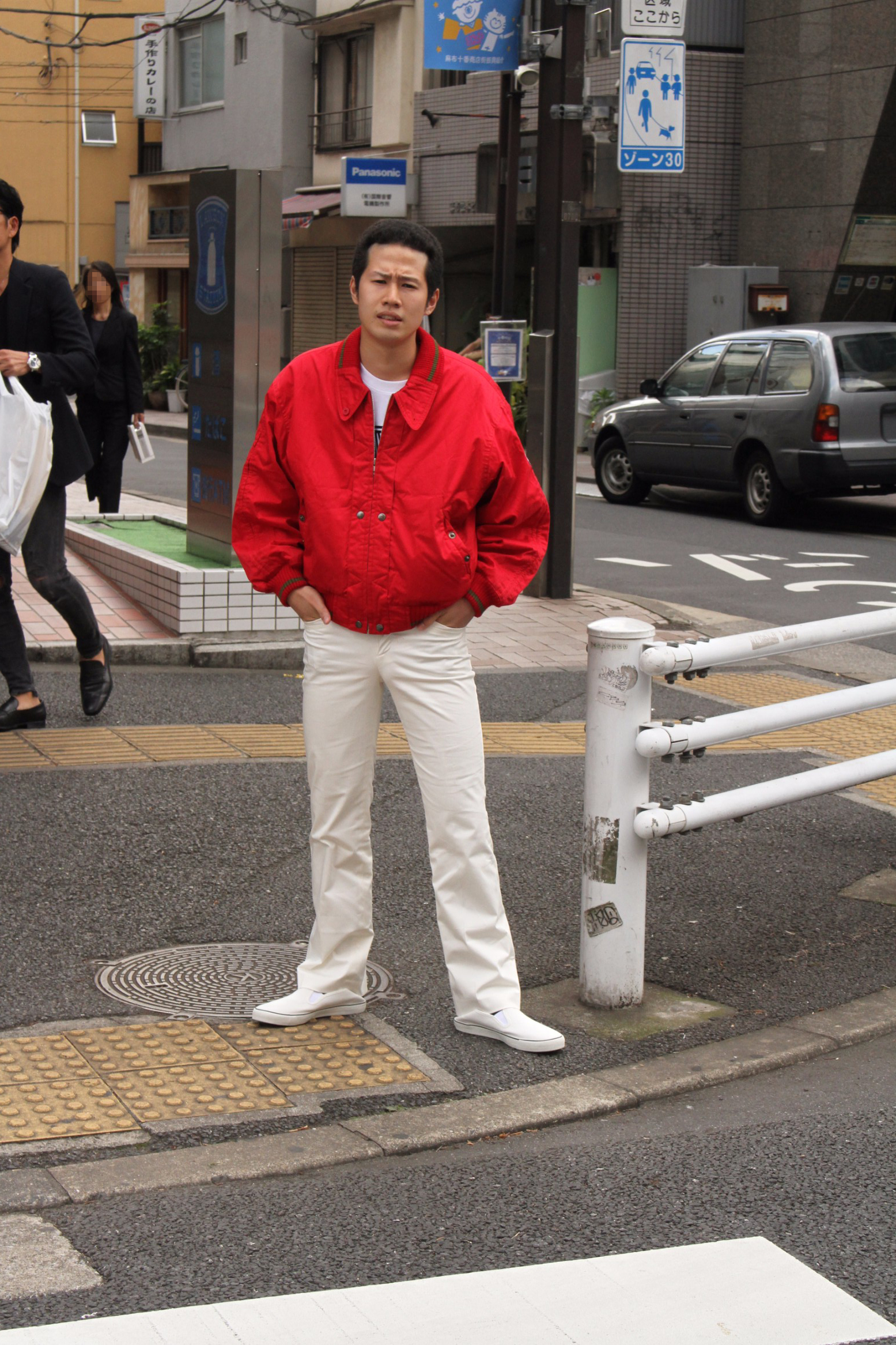 検証 パンチパーマ 昭和の不良ファッションで街を練り歩くとさすがに職質を受けるのか I Q Japan